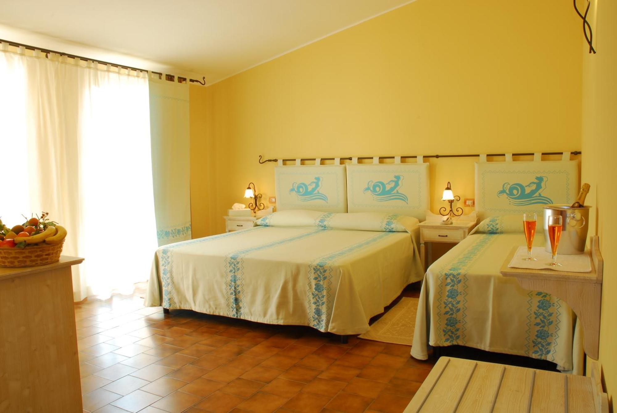 Le Nereidi Hotel & Residence Con Piscina-Tennis-Fitness-Parcheggio Coperto-Sala Conferenze La Maddalena  Zimmer foto